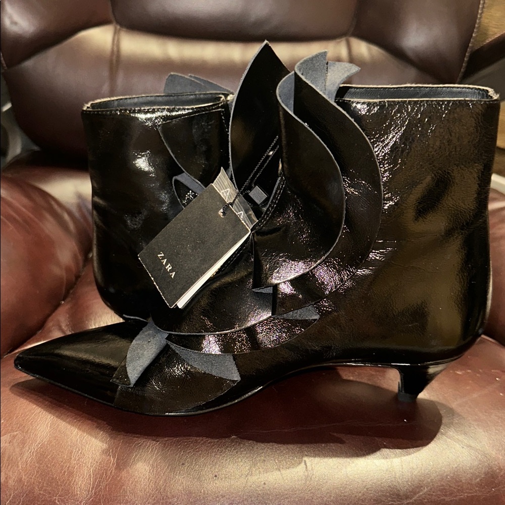 NWT Zara Ruffled Patent Leather Kitten Heel Booties - Picture 3 of 16